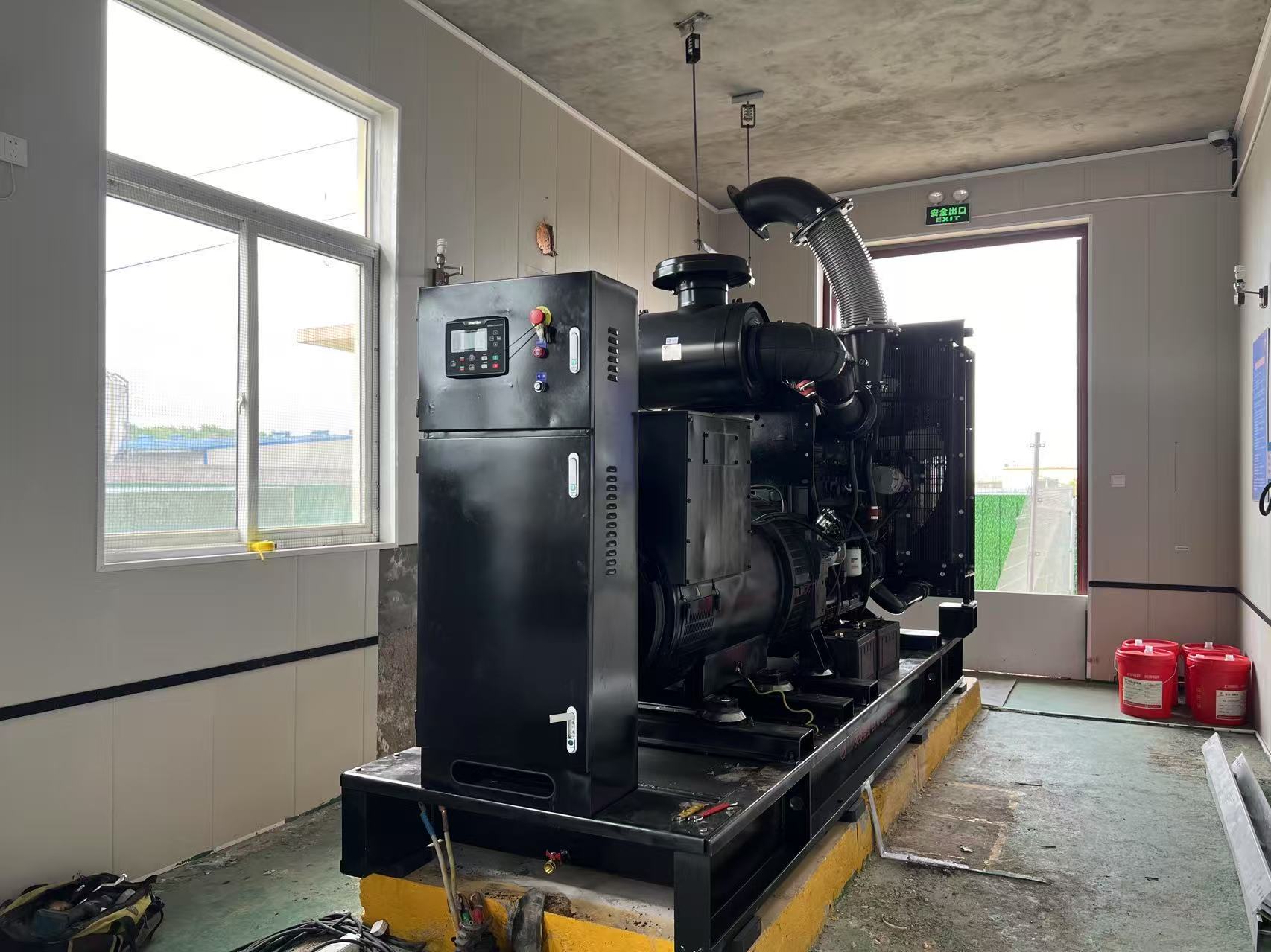 鹽城東臺(tái)中糧集團(tuán)養(yǎng)殖場(chǎng)一臺(tái)重慶康明斯發(fā)電機(jī)組